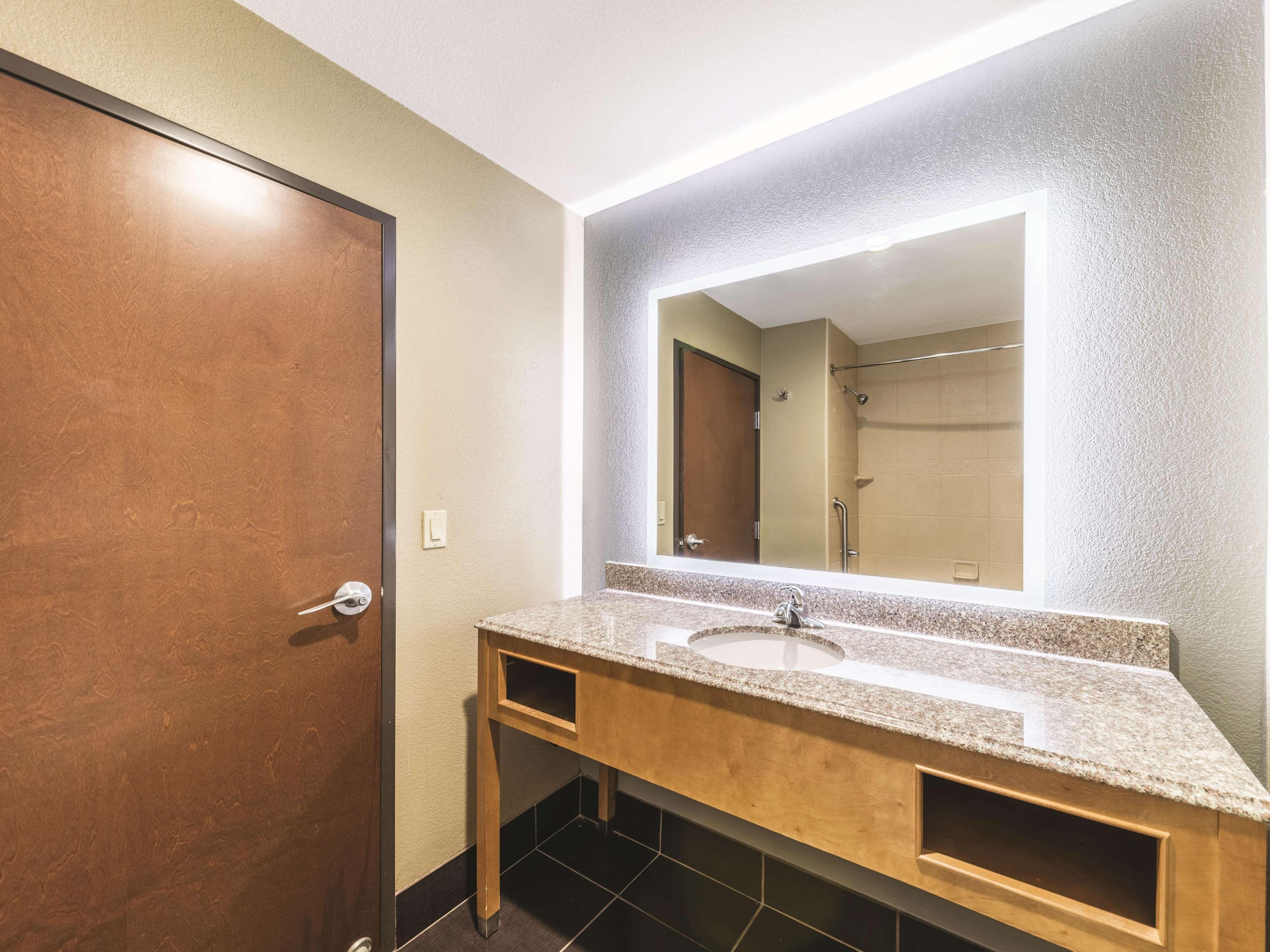 מלון La Quinta By Wyndham Tulsa - Catoosa מראה חיצוני תמונה