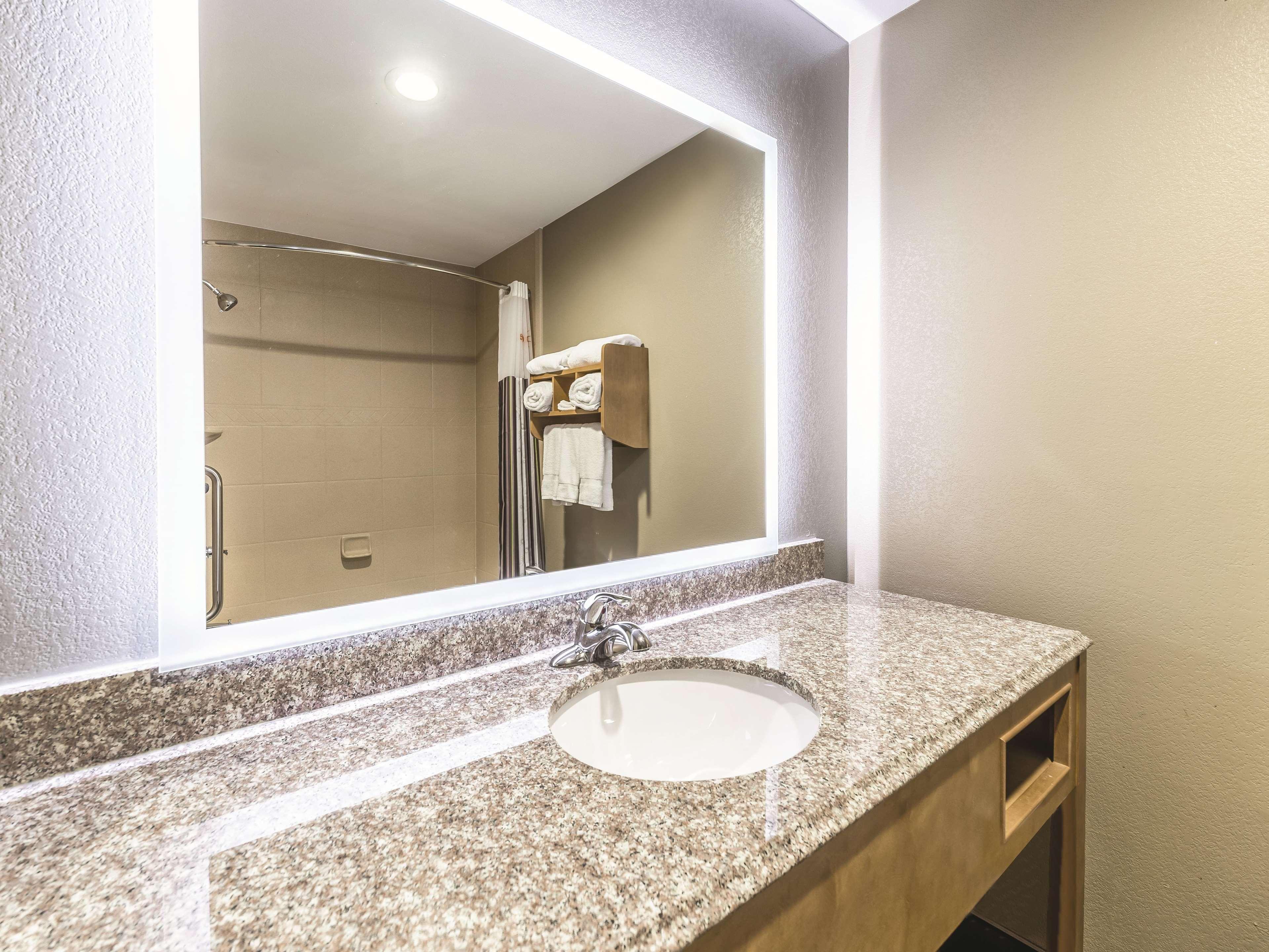 מלון La Quinta By Wyndham Tulsa - Catoosa מראה חיצוני תמונה