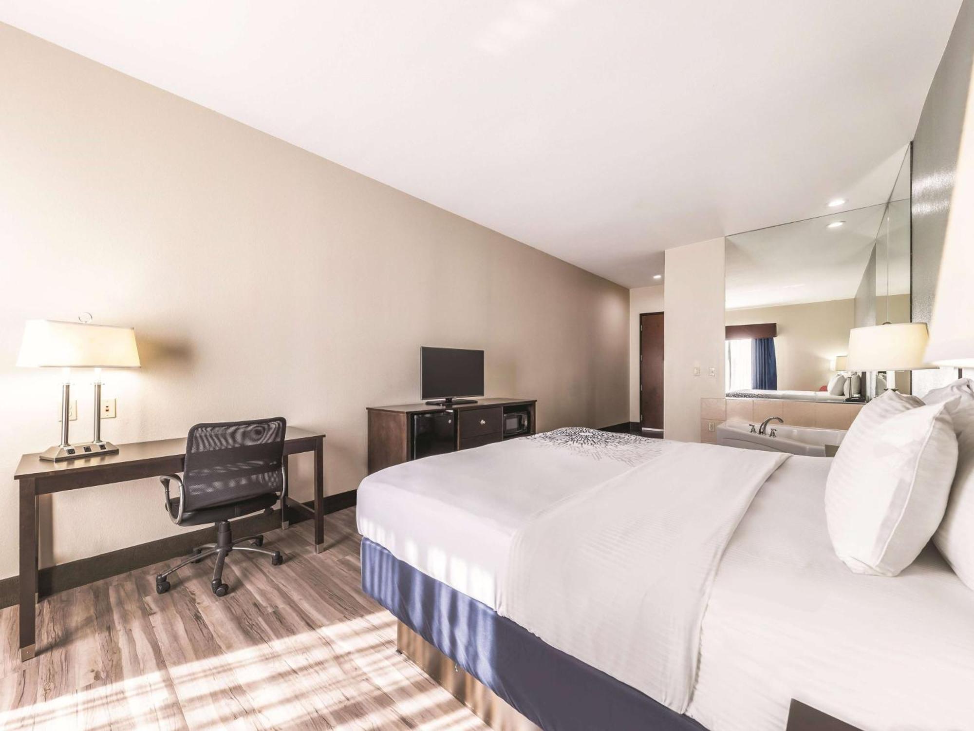 מלון La Quinta By Wyndham Tulsa - Catoosa מראה חיצוני תמונה